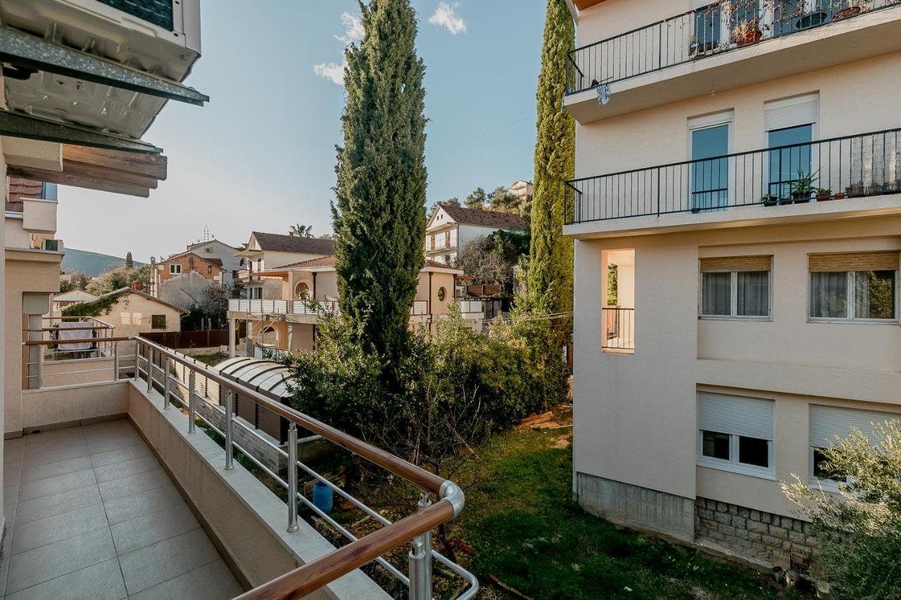 Apartments Rivijera Херцег-Нови Экстерьер фото