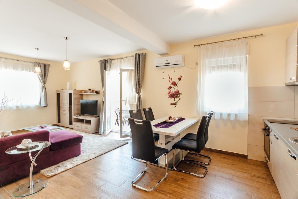 Apartments Rivijera Херцег-Нови Экстерьер фото