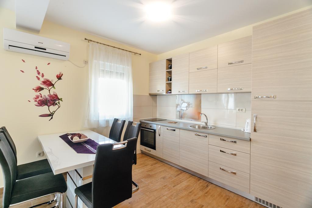 Apartments Rivijera Херцег-Нови Экстерьер фото