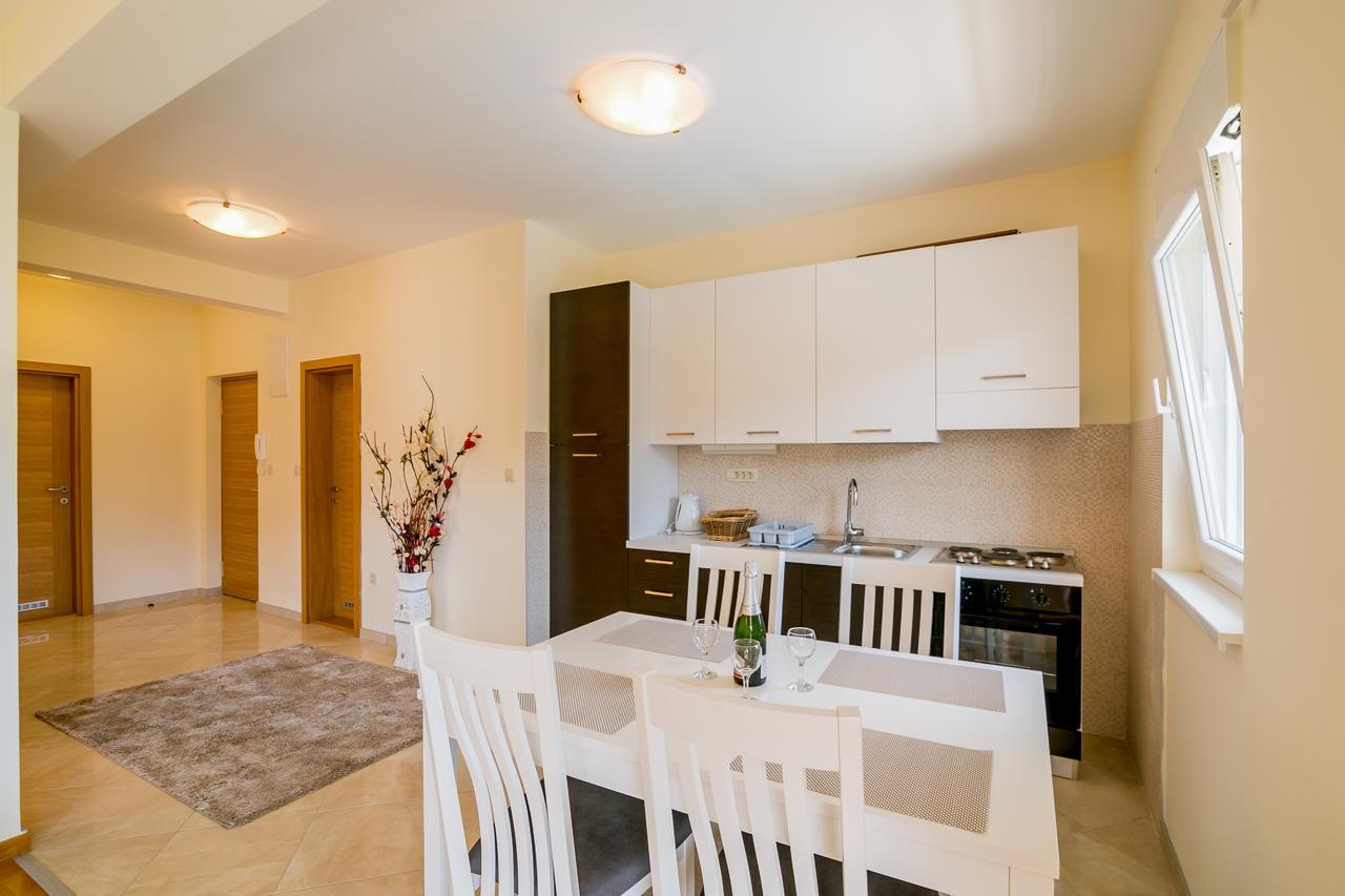 Apartments Rivijera Херцег-Нови Экстерьер фото